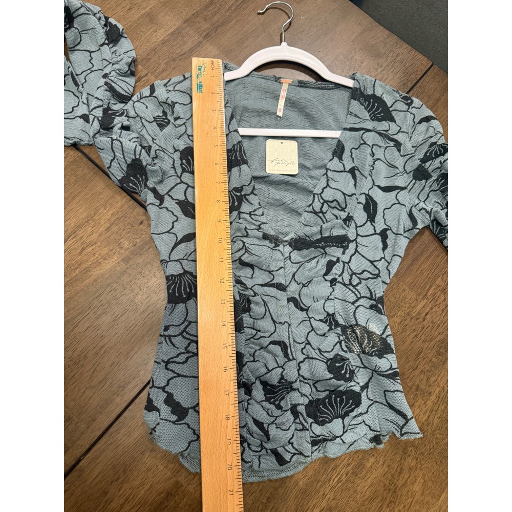 Free People Floral Mesh Ruched V-Neck Top Blue Black XS NEW Lettuce Edge Boho - Picture 4 of 6